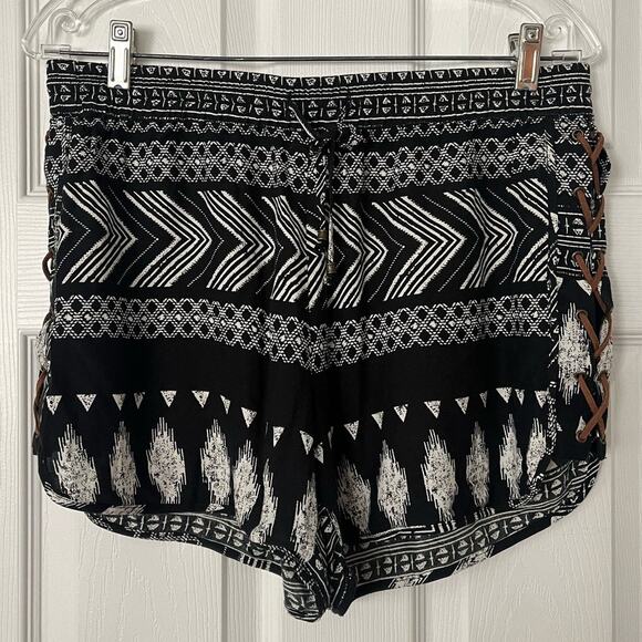 Hippie Native Tribal Shorts by K. Jordan size Large - Picture 1 of 8